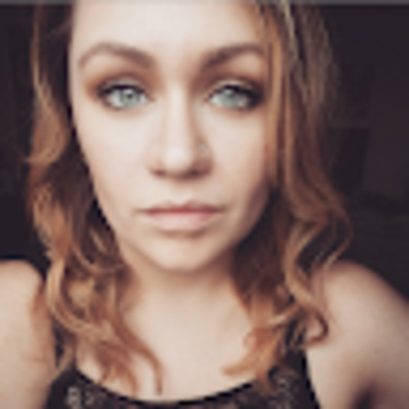 Meet your Posher, Caitlin - Picture 1 of 1